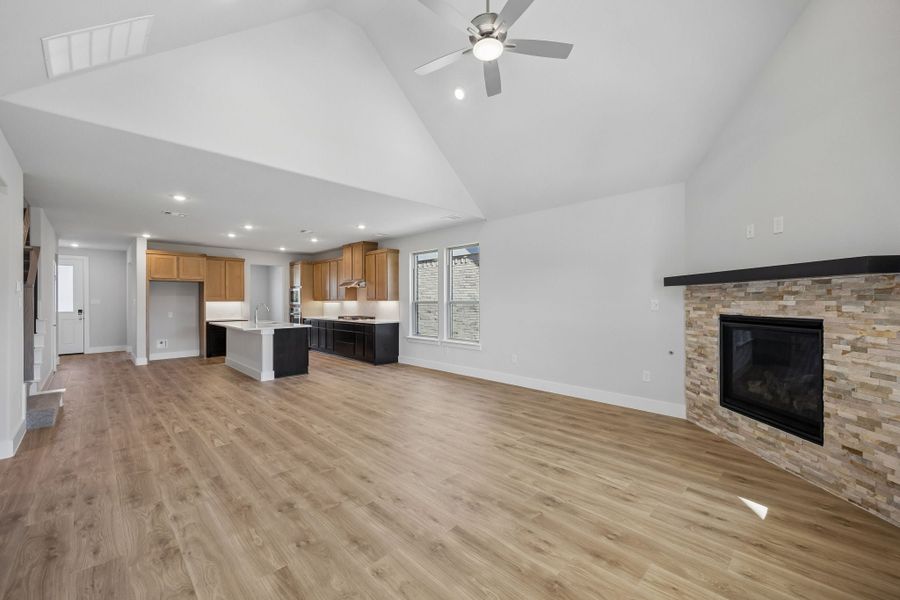 Spacious, unfurnished interior of a new home in Dove Hollow, Waxahachie (Image 14). Spacious, unfurnished interior of a new home in Dove Hollow, Waxahachie (Image 14).