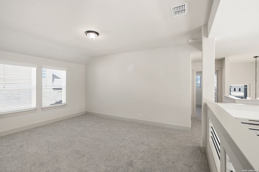 Spacious, unfurnished interior of a new home in Buffalo Crossing, Cibolo (Image 23).