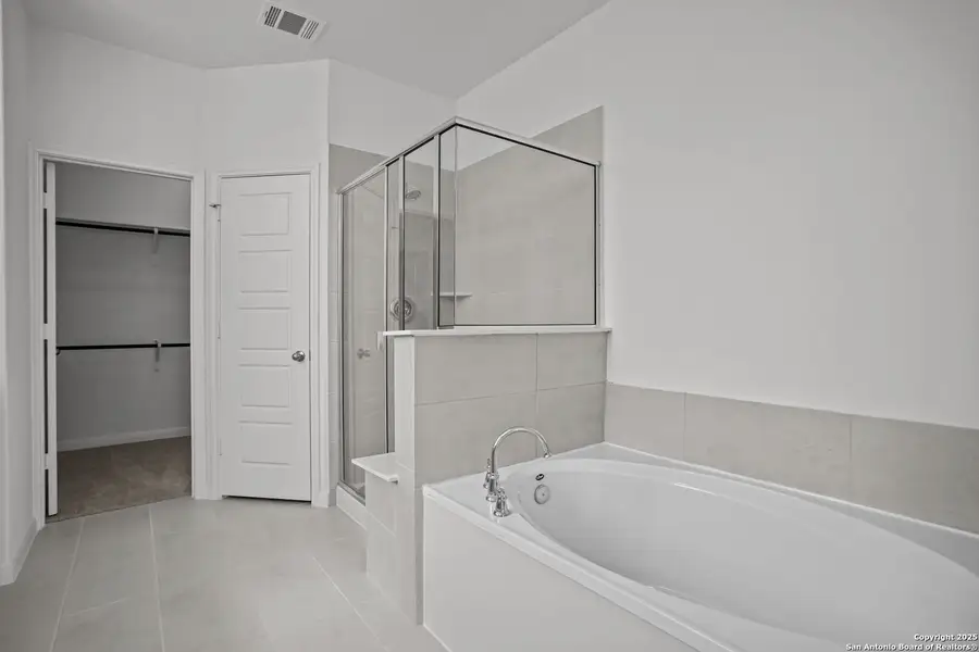 Furnished interior view inside a new home in Davis Ranch, San Antonio (Image 7). Furnished interior view inside a new home in Davis Ranch, San Antonio (Image 7).