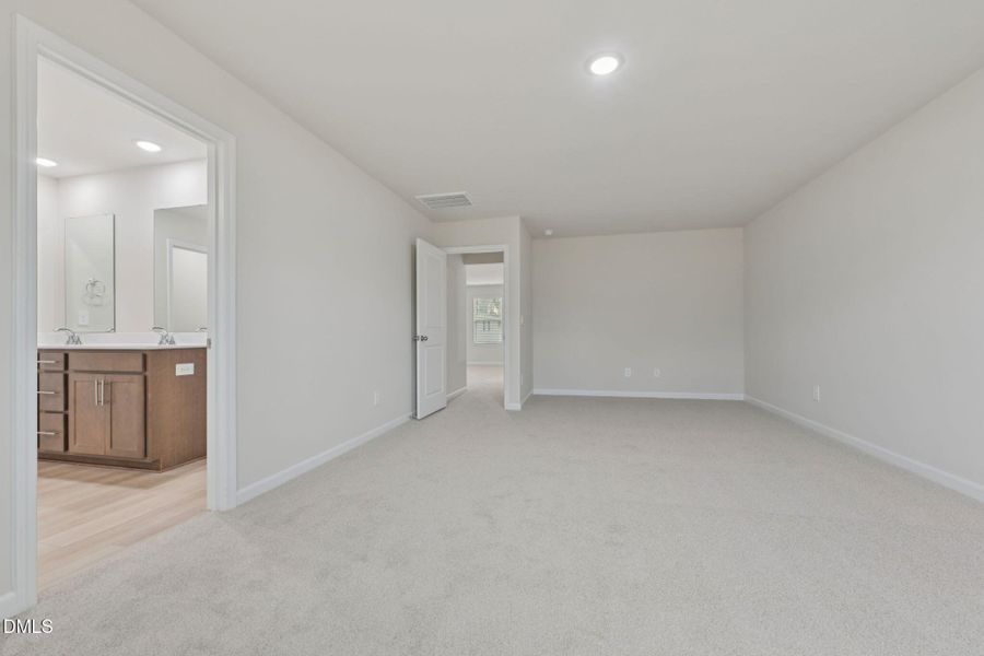 25-web-or-mls-Raleigh - Oak Manor - 540 25-web-or-mls-Raleigh - Oak Manor - 540