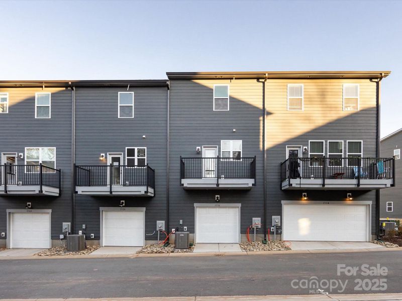 Image 22 of a home in Context at Oakhurst.
