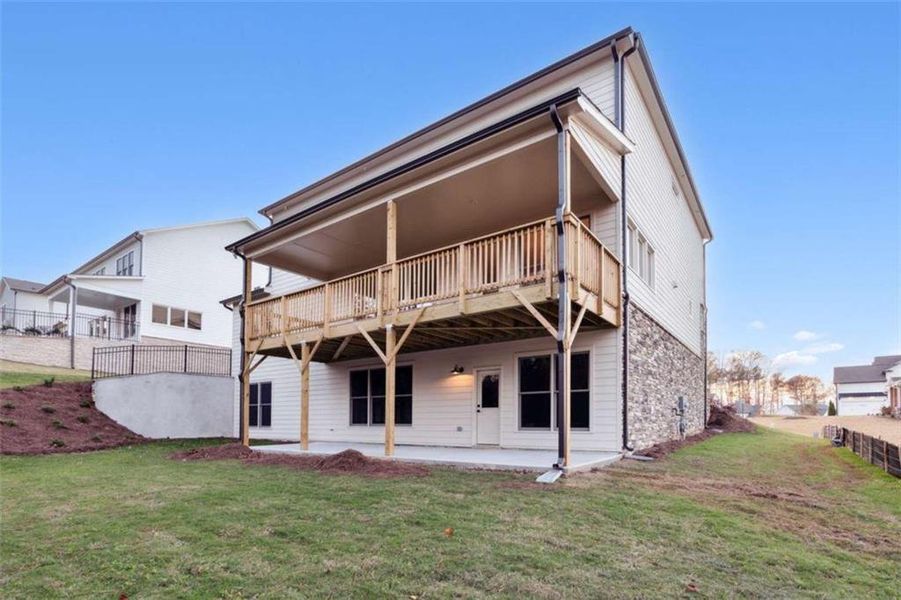 Exterior details and patio area of a home in Ellis, Marietta (Image 4).