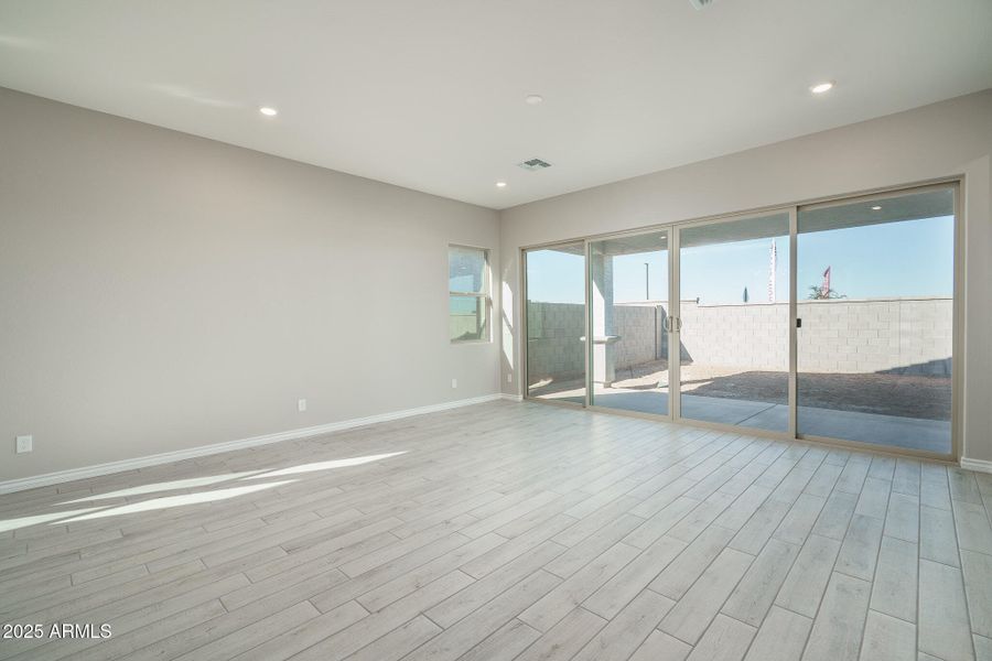 8) GREAT ROOM 8) GREAT ROOM