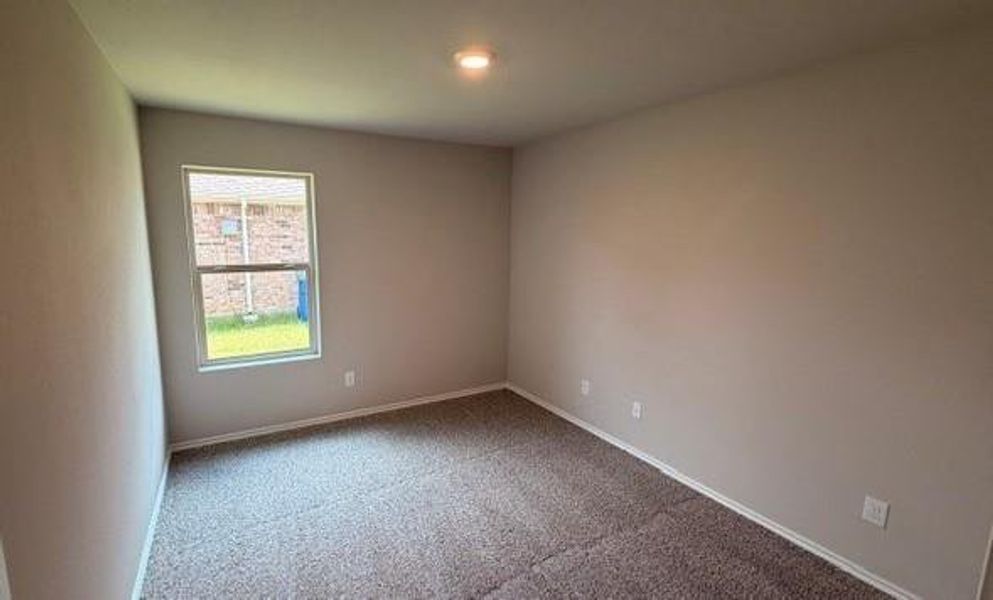 Spacious, unfurnished interior of a new home in Sandy Beach, Azle (Image 8).