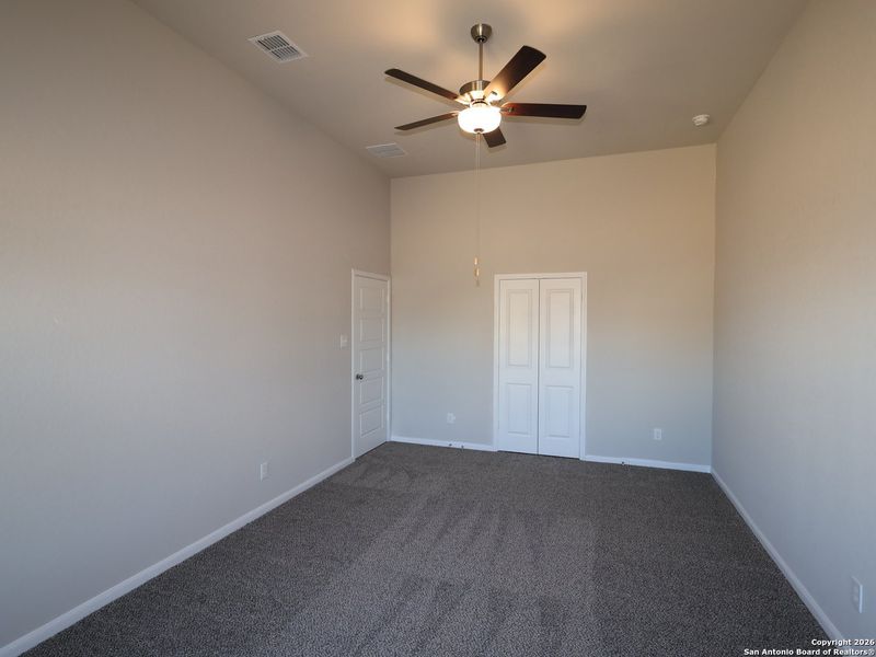 Spacious, unfurnished interior of a new home in Winding Brook, San Antonio (Image 23).