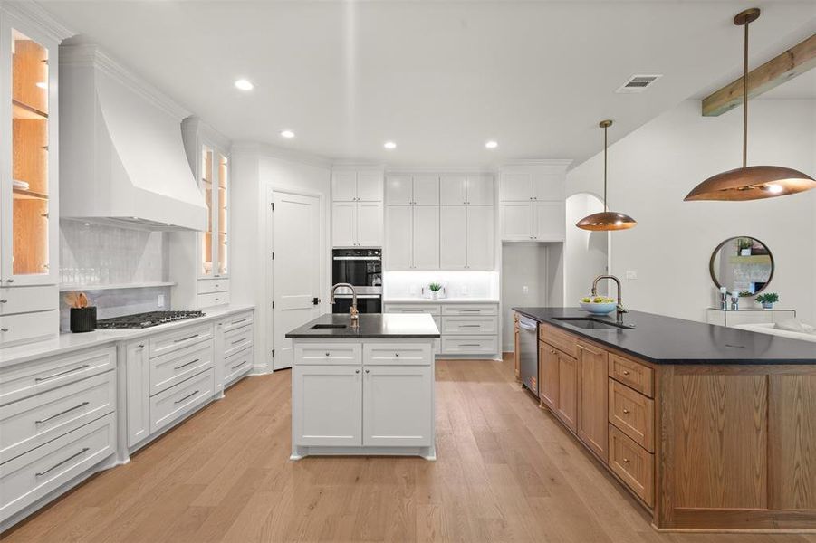 Furnished interior view inside a new home in , Weatherford (Image 25).