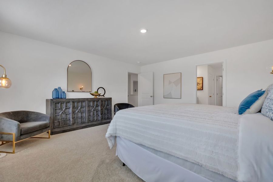 Representative furnished interior of a home built from the Penwell by D.R. Horton in Creekside Ridge, Dandridge (Image 21).