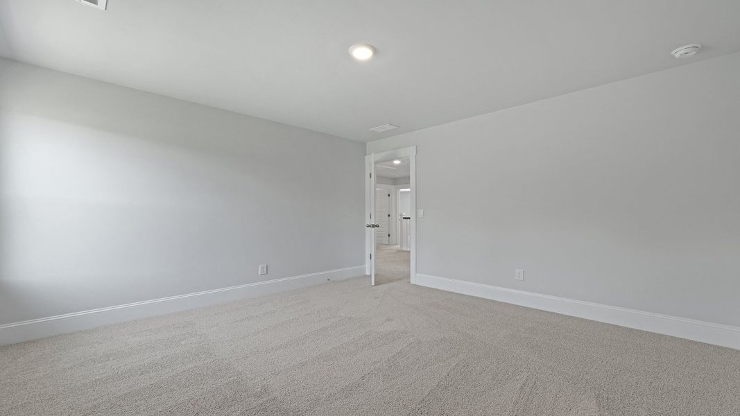 Spacious, unfurnished interior of a new home in Livingston Woods, Irmo (Image 35).