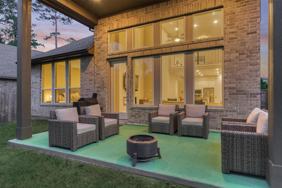 Exterior details and patio area of a home in Woodforest 50′, Montgomery (Image 3).
