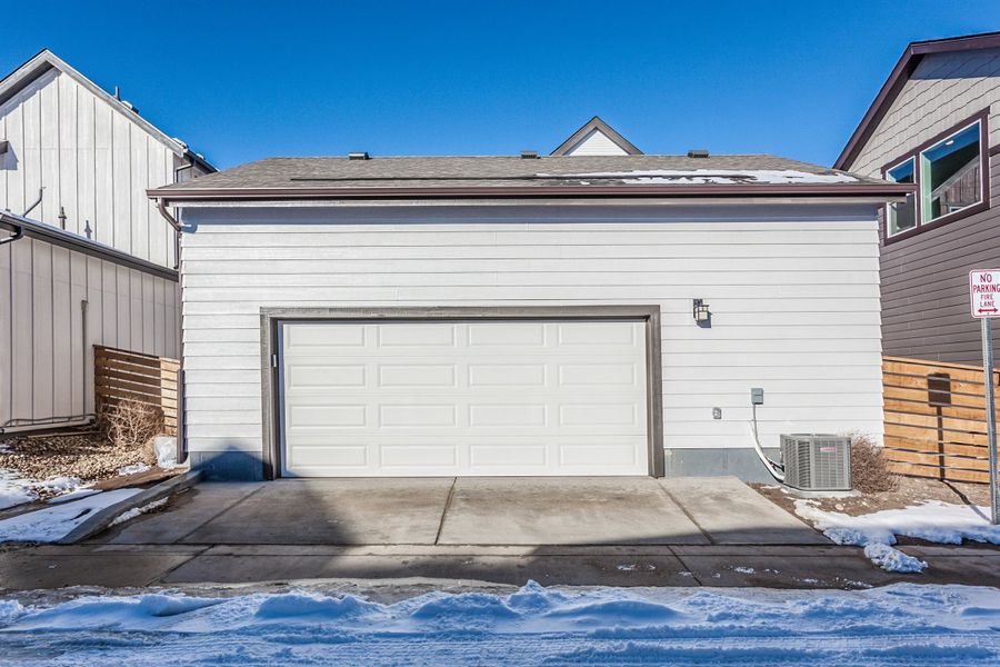 Representative exterior details of a home built from the Tesla by Hartford Homes in Trailside, Timnath (Image 4).