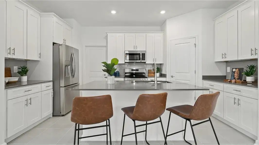 1713 Venice Kitchen 1of2 F1 4 28 25 1713 Venice Kitchen 1of2 F1 4 28 25