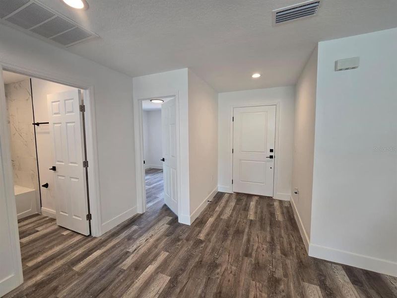 Spacious, unfurnished interior of a new home in , Port Charlotte (Image 20).