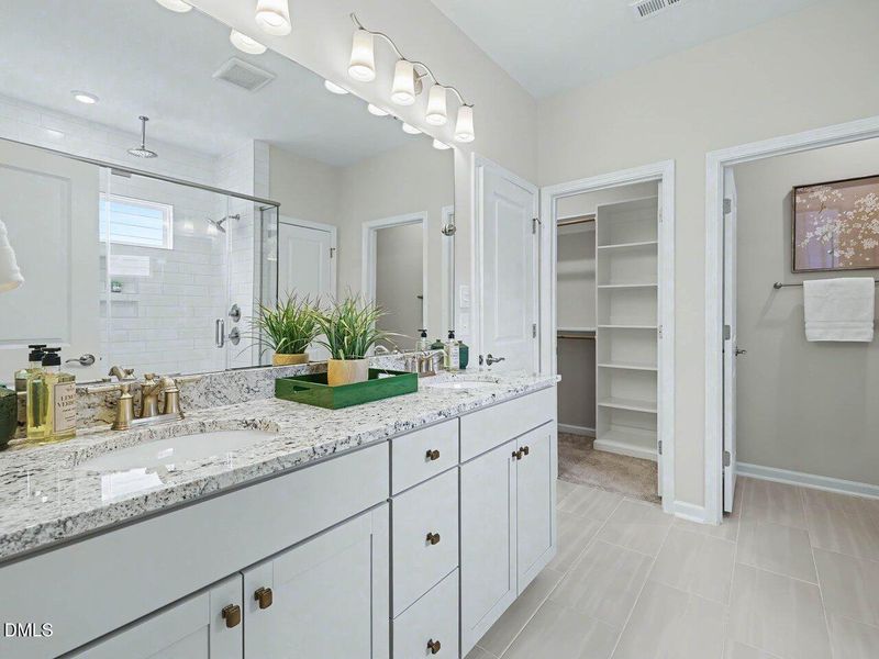 Primary Bathroom 4 (5)