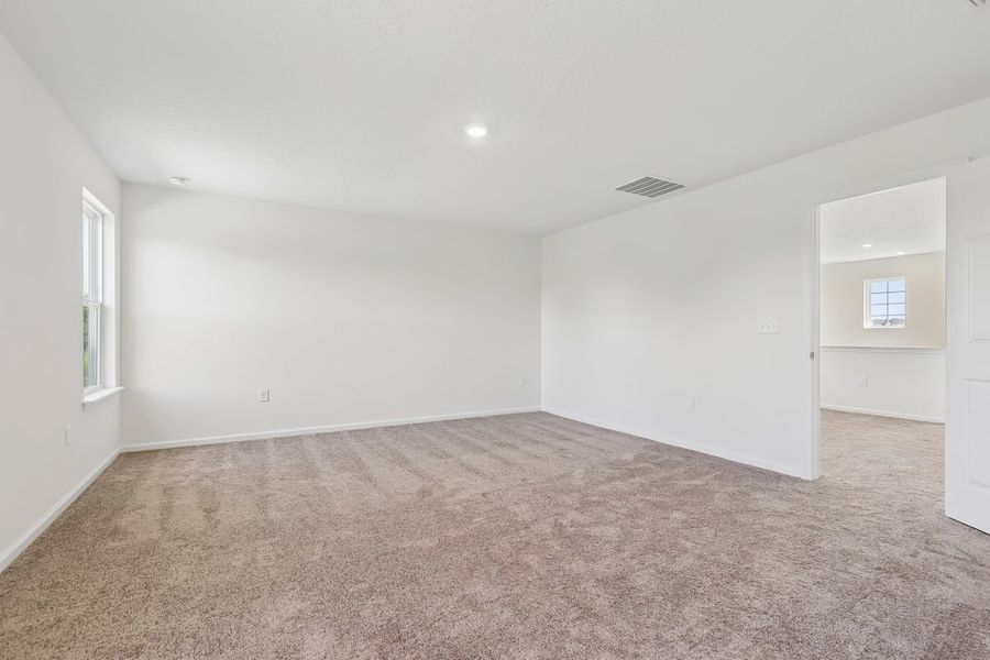 Spacious, unfurnished interior of a new home in Hawkes Meadow, Jacksonville (Image 22).