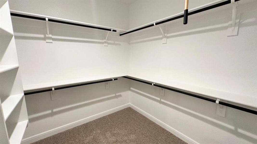 Spacious, unfurnished interior of a new home in Rock Creek Ranch, Fort Worth (Image 23).