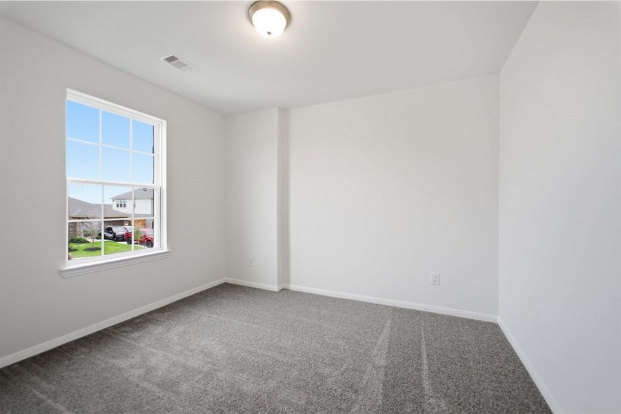 Spacious, unfurnished interior of a new home in Lago Mar, Texas City (Image 9).