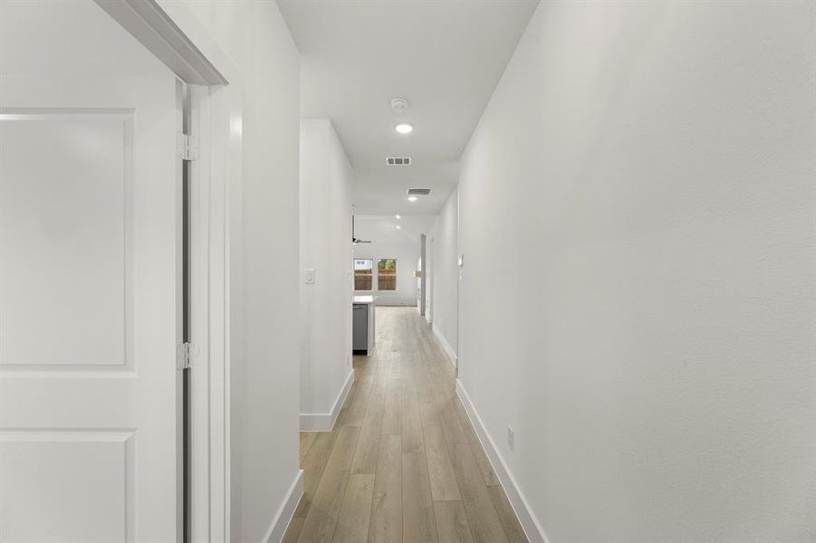 04. 2413 Belmont - Entry (2) 04. 2413 Belmont - Entry (2)