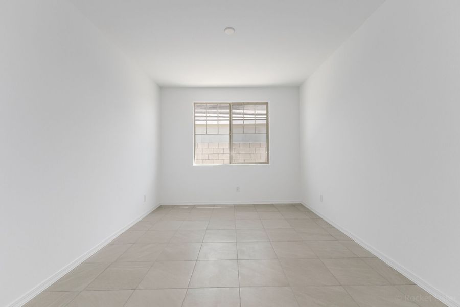 Spacious, unfurnished interior of a new home in Las Ventanas, Goodyear (Image 8).