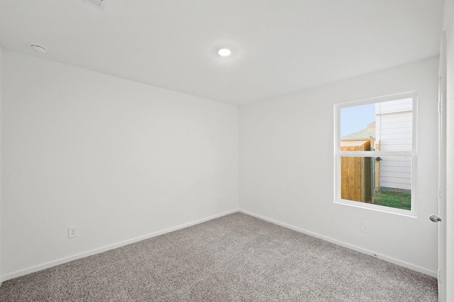 Spacious, unfurnished interior of a new home in Lexington Heights, Willis (Image 10).