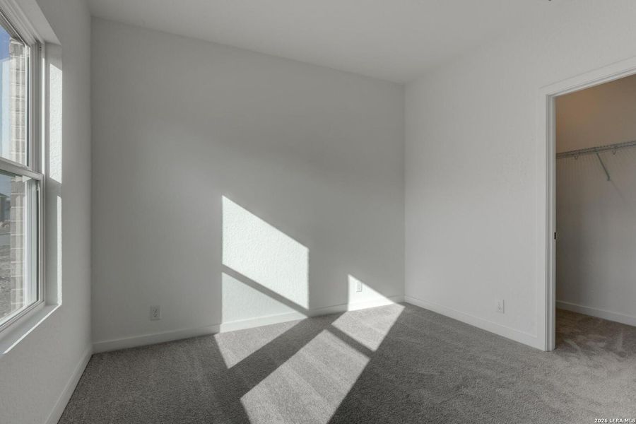 Spacious, unfurnished interior of a new home in Nopal Valley, San Antonio (Image 31).