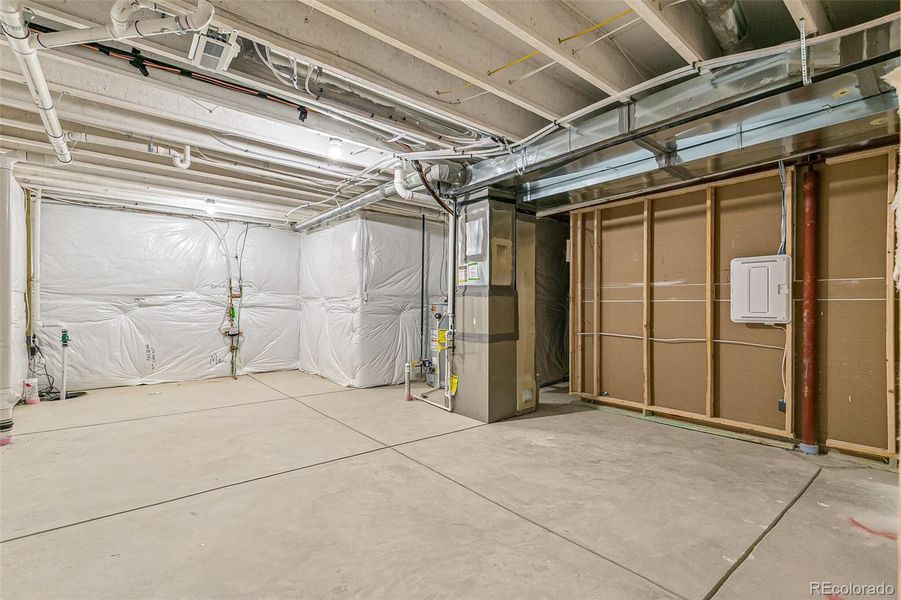 Spacious, unfurnished interior of a new home in Terrain Oak Valley, Castle Rock (Image 28). Spacious, unfurnished interior of a new home in Terrain Oak Valley, Castle Rock (Image 28).