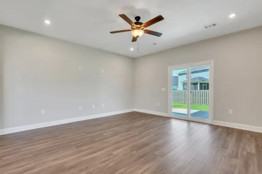 Sherwood – Great Room with Sliding Patio Doors