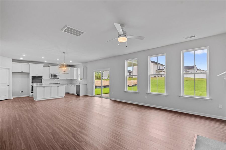 Spacious, unfurnished interior of a new home in Fieldstone, Lexington (Image 18).
