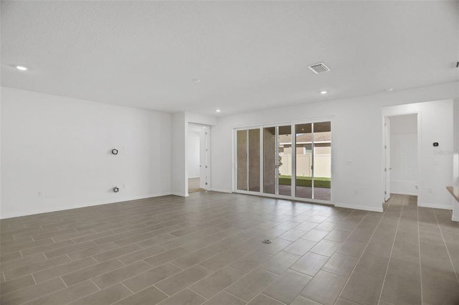 Spacious, unfurnished interior of a new home in Angeline, Land O' Lakes (Image 36).