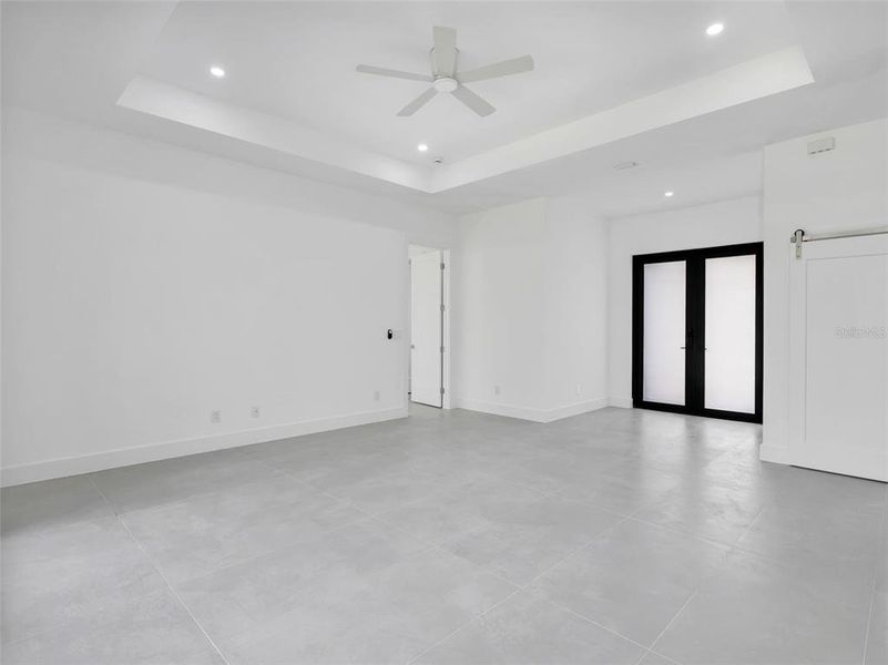 Spacious, unfurnished interior of a new home in , Port Charlotte (Image 22).