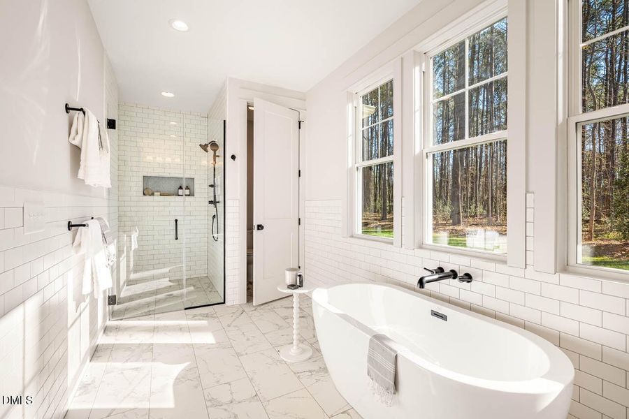 2044355995524827465-51