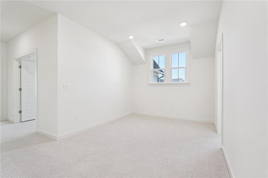 Spacious, unfurnished interior of a new home in Fireside Farms, Dawsonville (Image 54).