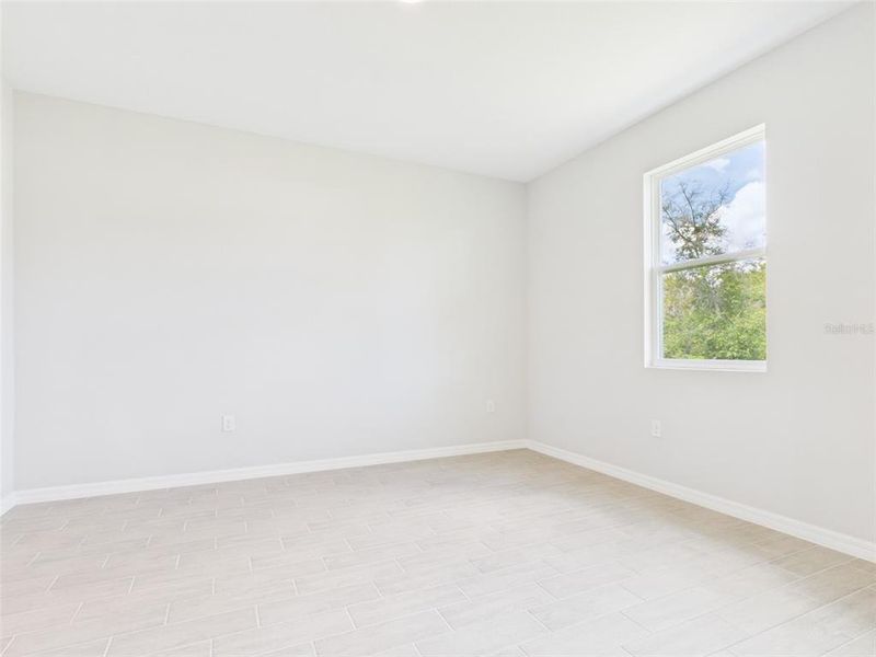 Spacious, unfurnished interior of a new home in , Ocala (Image 11).