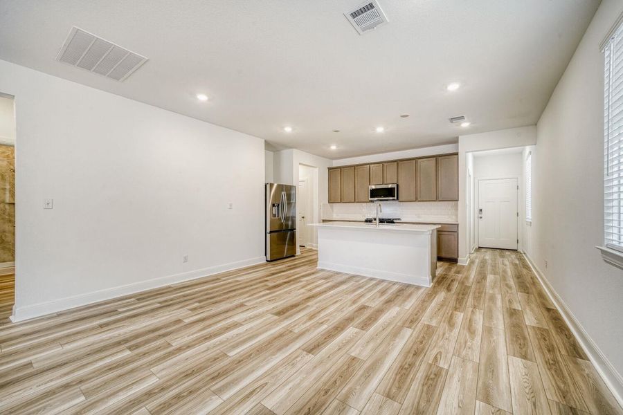 Spacious, unfurnished interior of a new home in Lariat, Liberty Hill (Image 6).