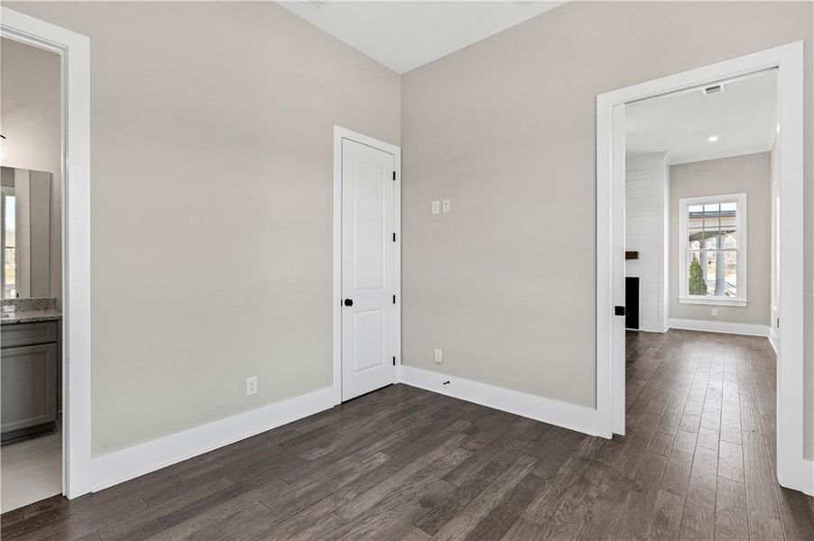 Spacious, unfurnished interior of a new home in Eastmore, Conyers (Image 39).