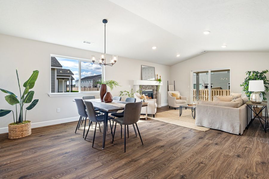 Representative furnished interior of a home built from the McKenzie by MonteVista Homes in Feather Ridge, Redmond (Image 20). Representative furnished interior of a home built from the McKenzie by MonteVista Homes in Feather Ridge, Redmond (Image 20).