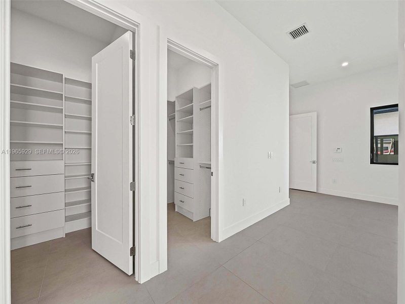 Spacious, unfurnished interior of a new home in , Hollywood (Image 78).