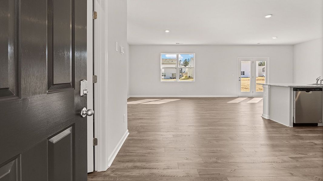 Spacious, unfurnished interior of a new home in Sherwood Manor, South Fulton (Image 5).
