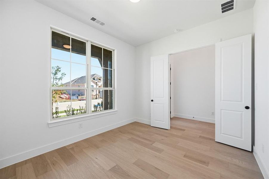 Spacious, unfurnished interior of a new home in Wildridge, Oak Point (Image 18). Spacious, unfurnished interior of a new home in Wildridge, Oak Point (Image 18).