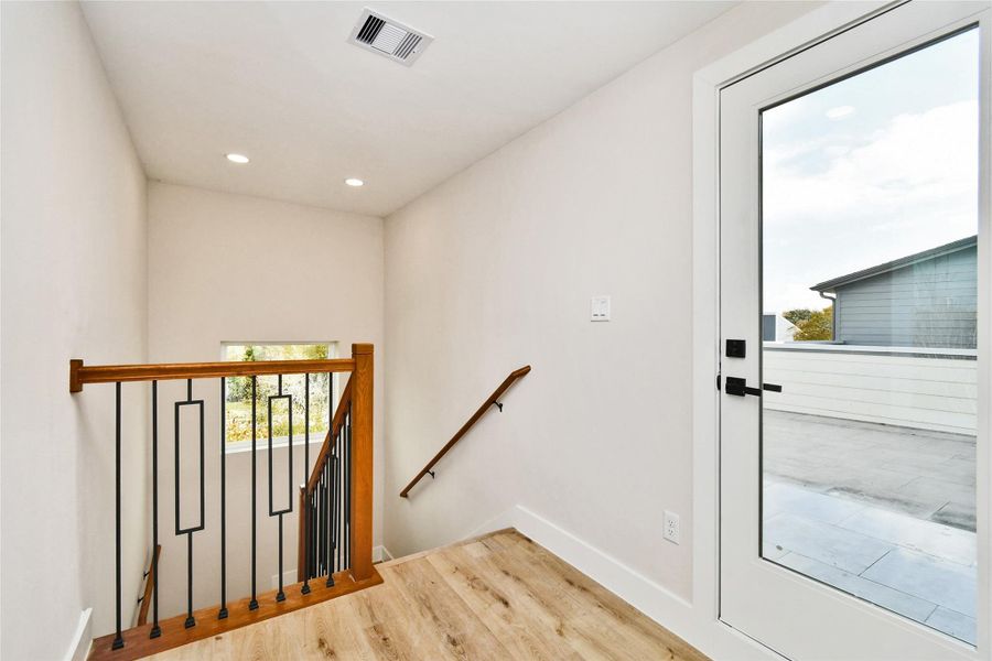 Spacious, unfurnished interior of a new home in , Houston (Image 43).