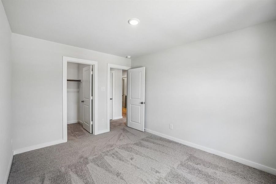Spacious, unfurnished interior of a new home in Ambergrove, Royse City (Image 36).