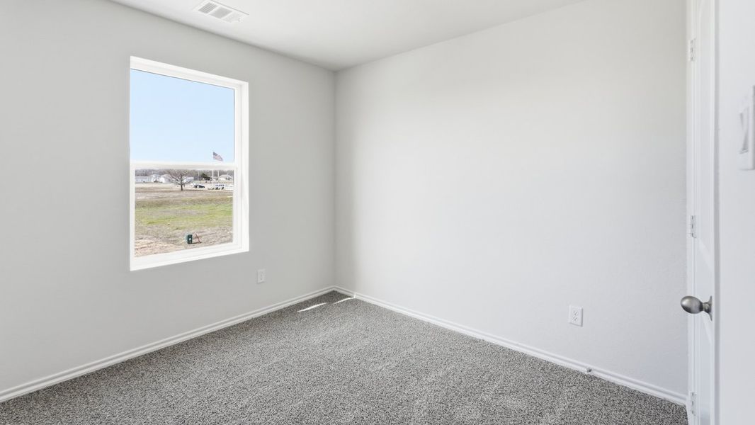 Representative unfurnished interior of a home built from the Davis by D.R. Horton in Creekside Ranch, Blue Ridge (Image 18).