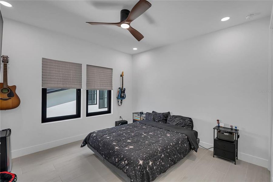 Furnished interior view inside a new home in , Orlando (Image 38).