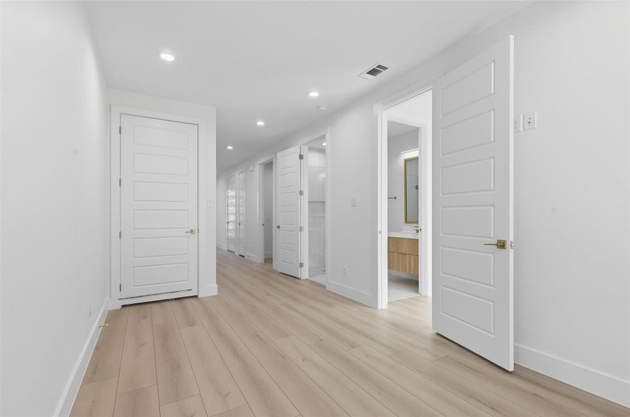 Spacious, unfurnished interior of a new home in , Dallas (Image 28).