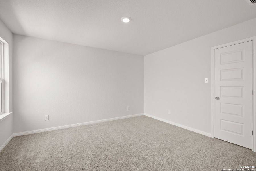 Spacious, unfurnished interior of a new home in Cinco Lakes, San Antonio (Image 27). Spacious, unfurnished interior of a new home in Cinco Lakes, San Antonio (Image 27).