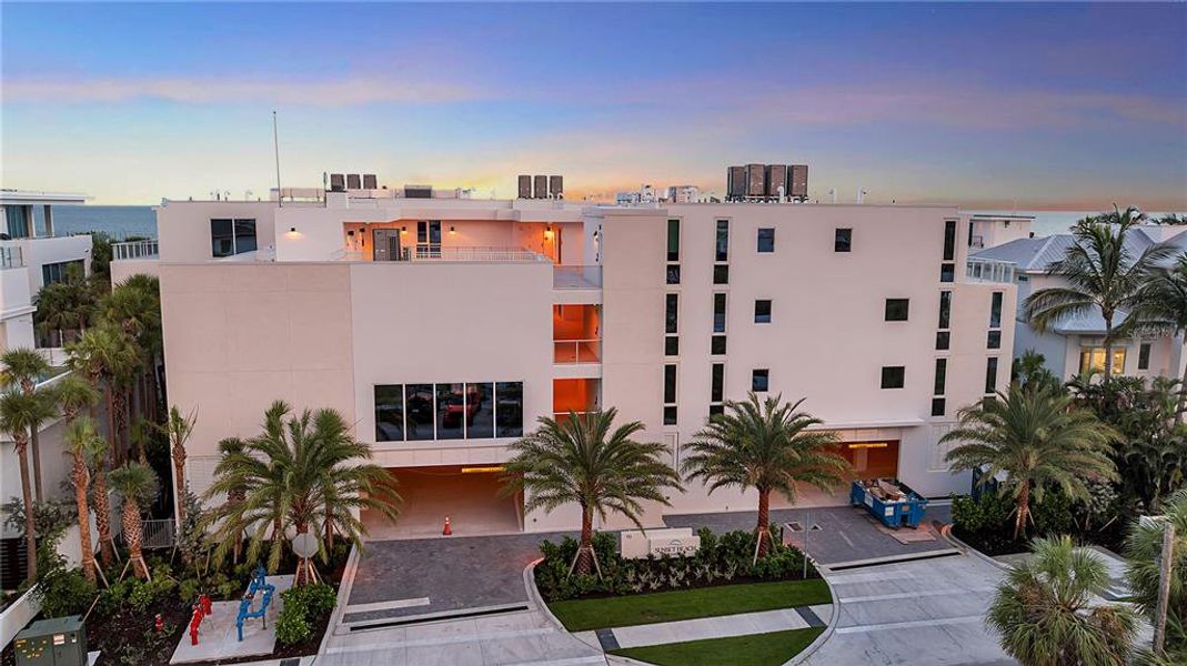 Condo located in Sarasota, FL showcasing its design and architecture (Image 31). Condo located in Sarasota, FL showcasing its design and architecture (Image 31).
