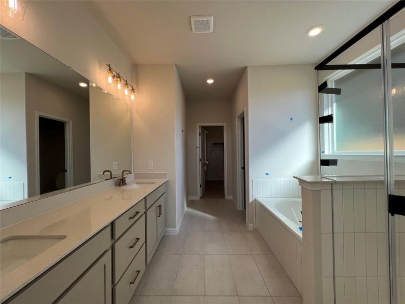 Furnished interior view inside a new home in Rolling Glen, Hutto (Image 8).