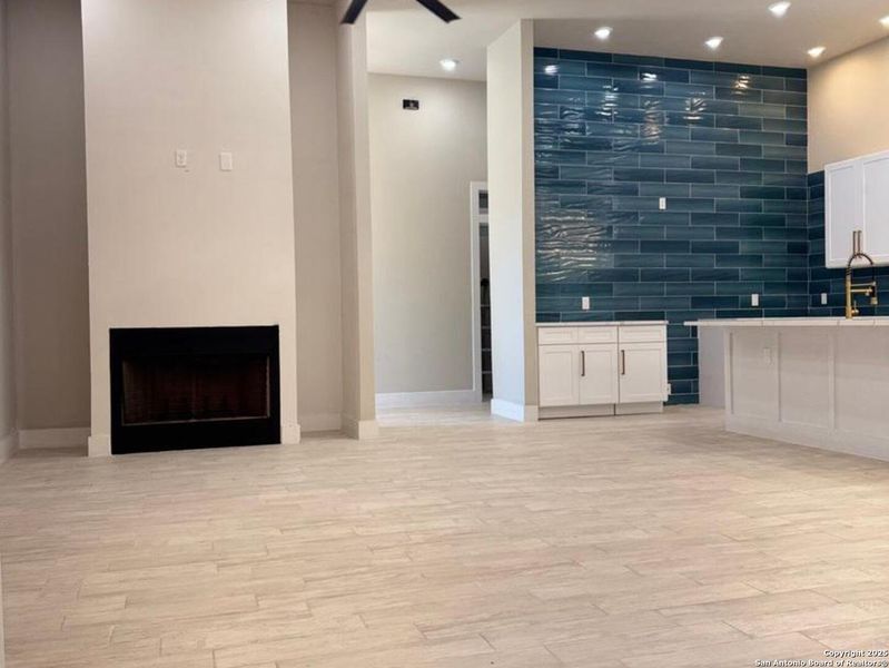 Spacious, unfurnished interior of a new home in , Canyon Lake (Image 4). Spacious, unfurnished interior of a new home in , Canyon Lake (Image 4).