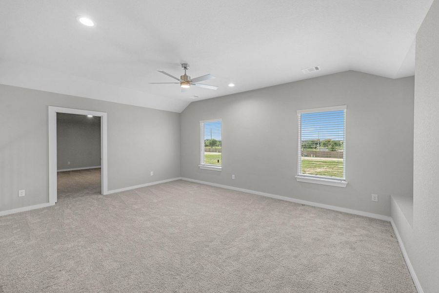 Spacious, unfurnished interior of a new home in Morton Creek Ranch, Katy (Image 16).