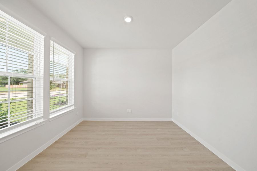 Spacious, unfurnished interior of a new home in Russell Ranch, Bay City (Image 17).
