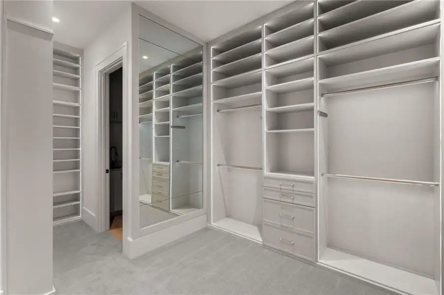 Spacious, unfurnished interior of a new home in , Flowery Branch (Image 74).